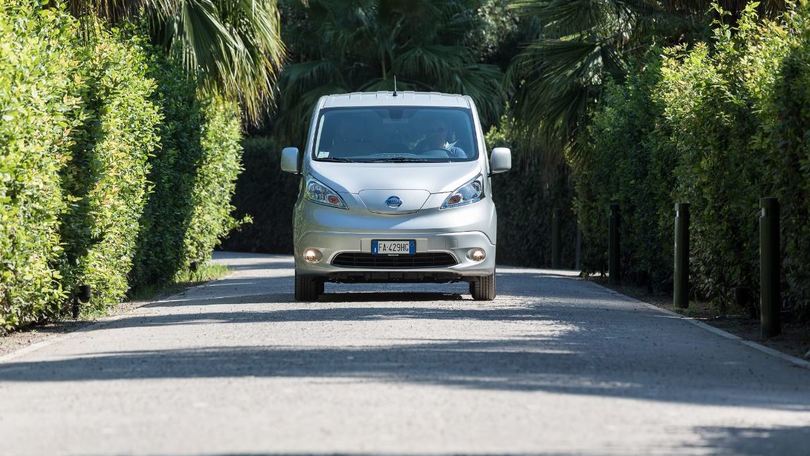 Nissan e-NV200, al volante del primo van elettrico 7 posti