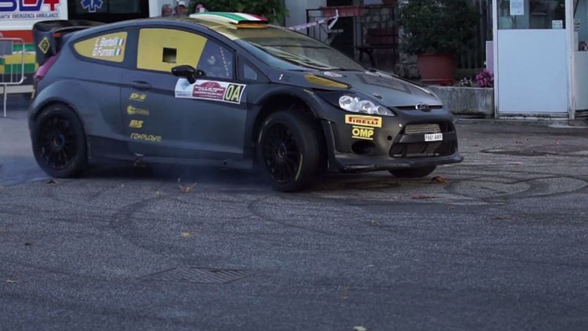 Lorenzo Bertelli fa le "ciambelle" al Rally di Roma