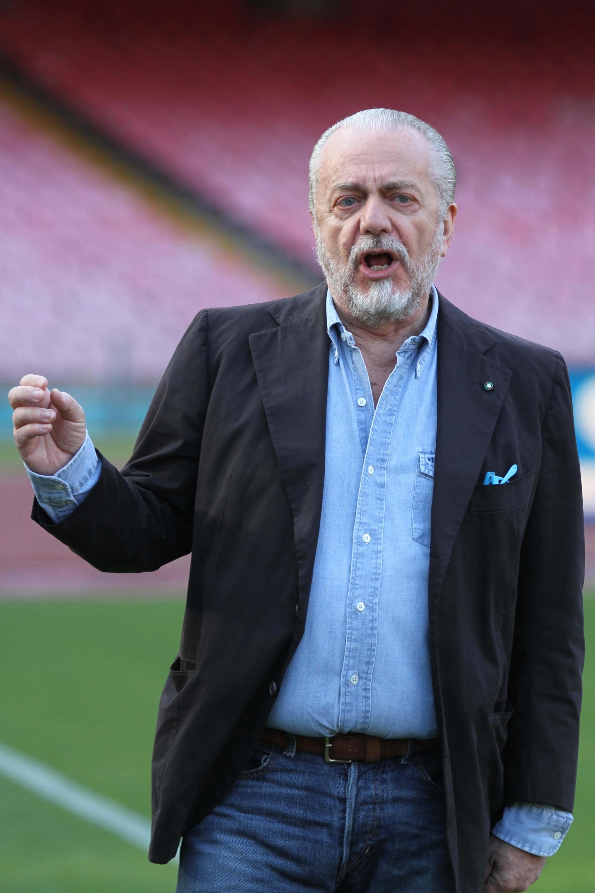 De Laurentiis: «Lo stadio di Napoli è un cesso»