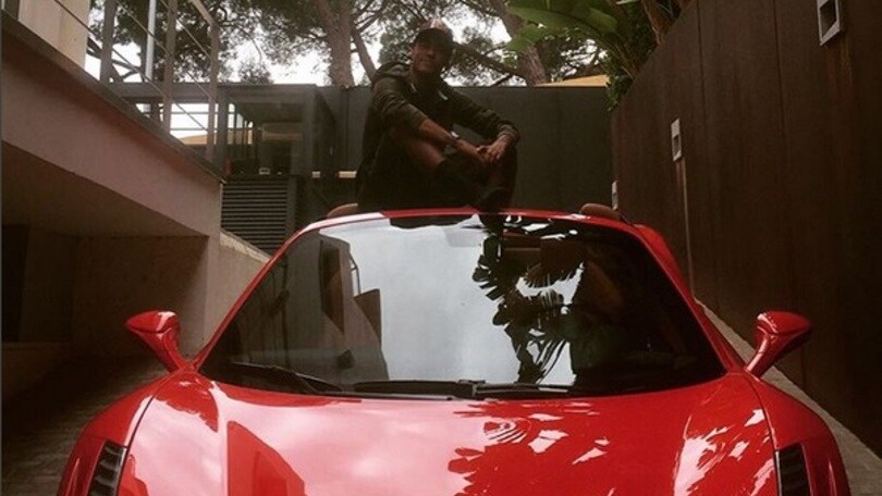 Neymar si regala una Ferrari da 580 mila euro