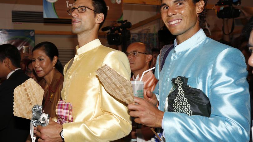 Thai style per Djokovic e Nadal, a Bangkok in abiti tradizionali