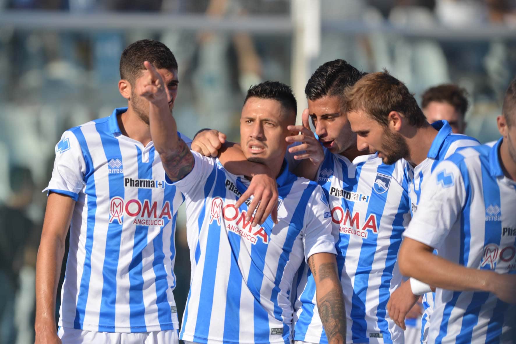 Cadono Cagliari e Livorno, colpo del Bari