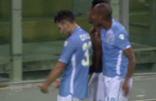 L'esultanza di Cataldi sotto la Curva Nord