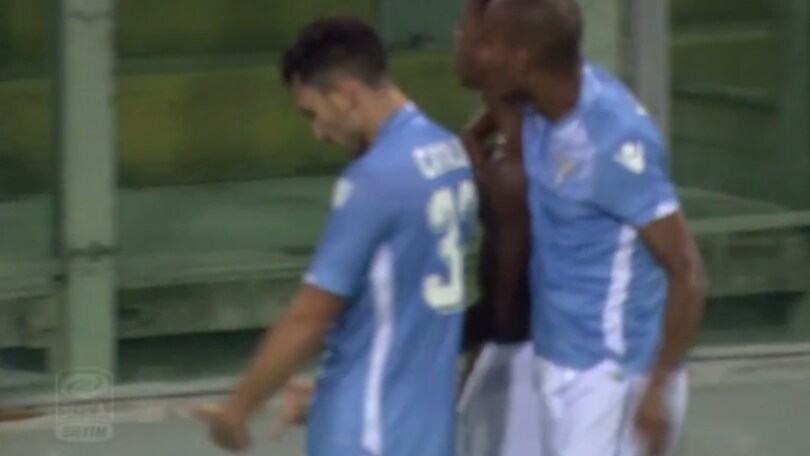 L'esultanza di Cataldi sotto la Curva Nord