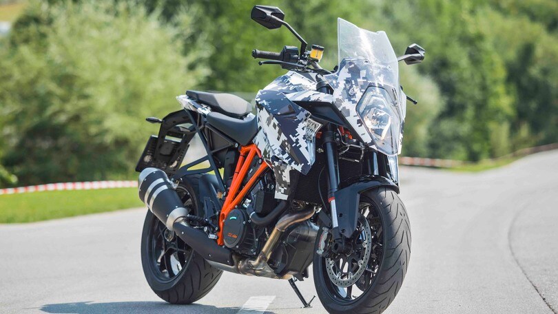 KTM: arriva a EICMA la Super Duke da viaggio