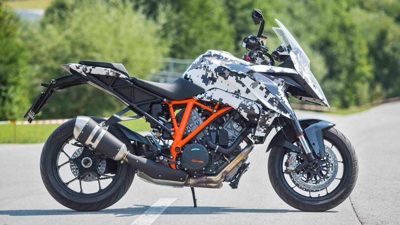 KTM: arriva a EICMA la Super Duke da viaggio