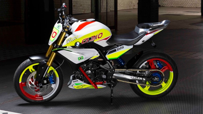 BMW lancia la sua prima moto da stunt