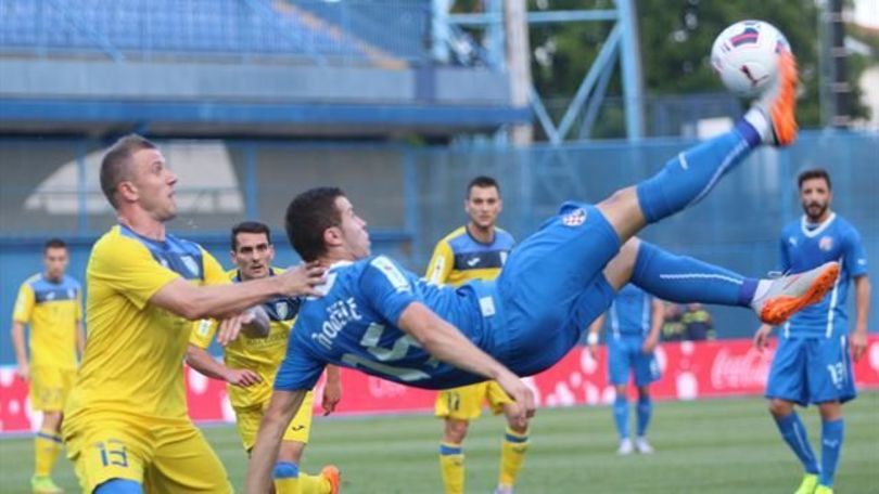 Hodzic, gol in rovesciata nel segno di Dzeko