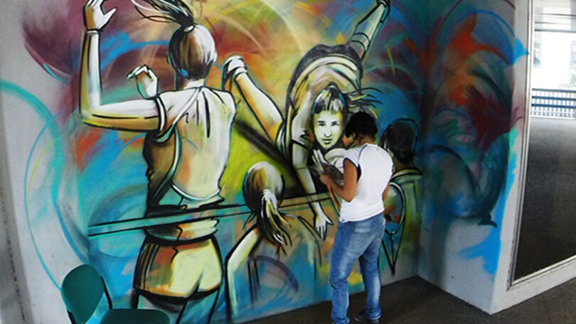 Il volley si fa arte: time-lapse del murales di Alice Pasquini