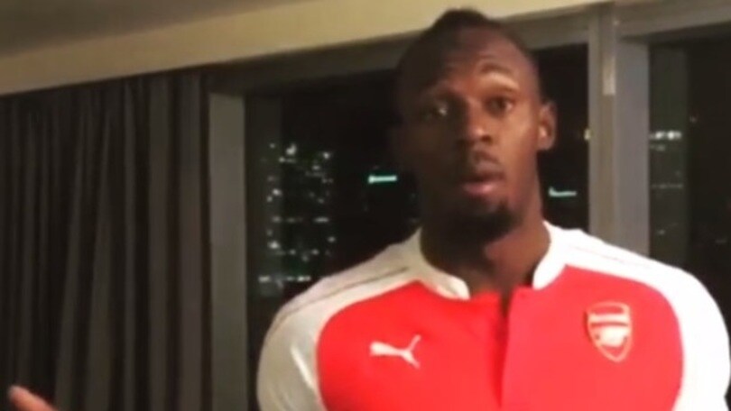 Il Red Devil Bolt con la maglia dell'Arsenal. Ecco perché