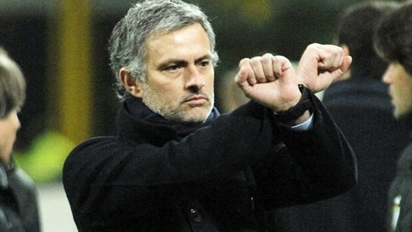 Mourinho: «Arbitri? All'Inter c i allenavamo 10 contro 11...»