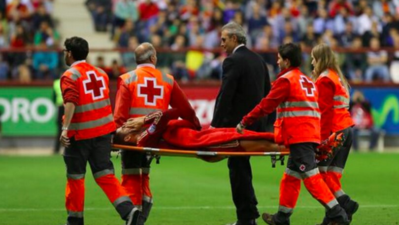 Spagna, Morata a terra, poi esce in barella