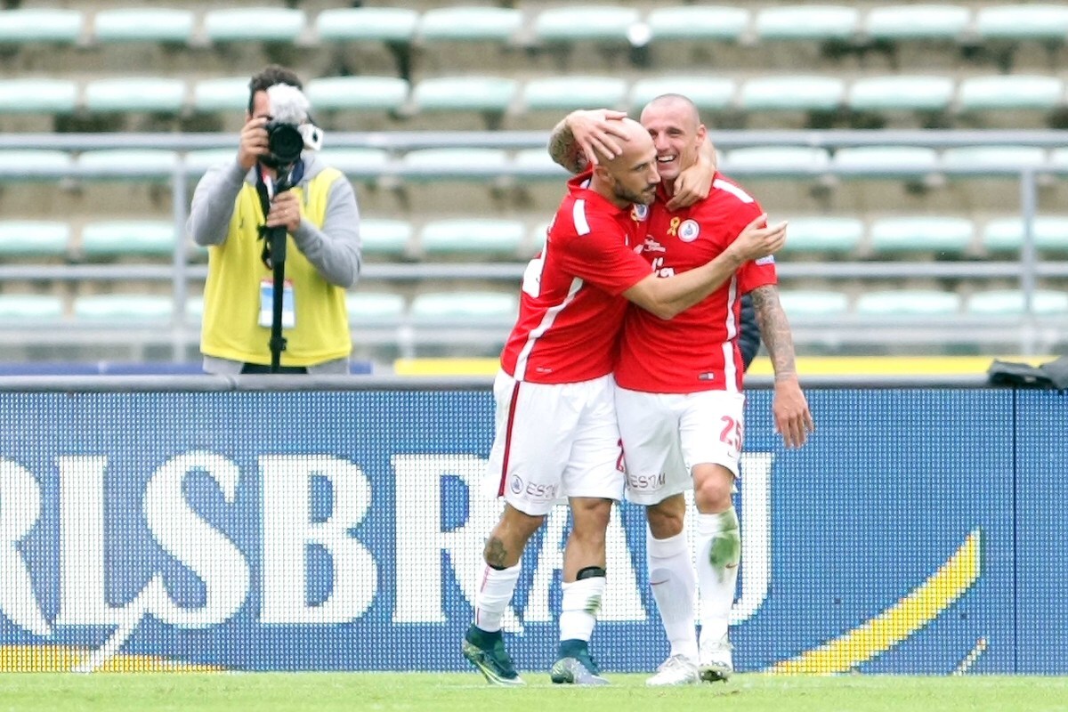Serie B, Livorno fermato dall'Avellino. Volano Bari e Spezia