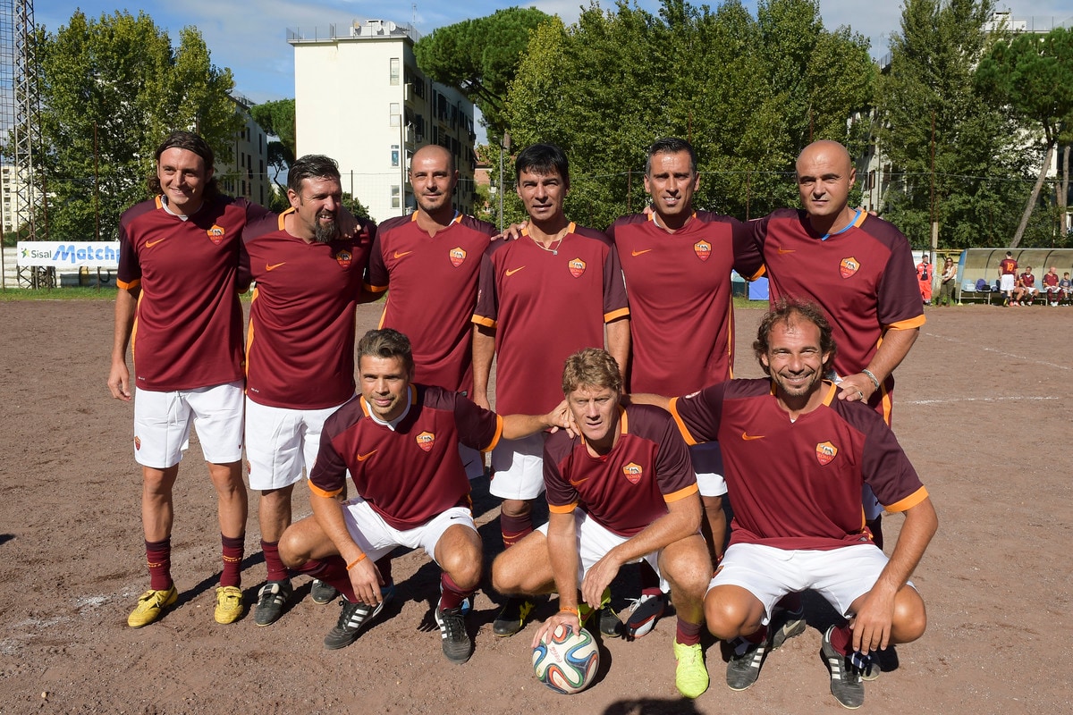 Roma, Sabatini dà il calcio d'inizio all'amichevole Vecchie Glorie - Liberi Nantes
