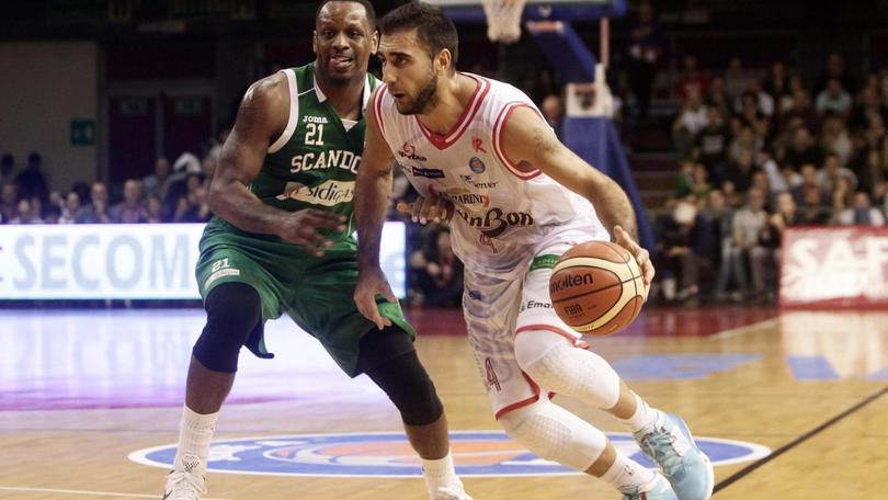 Aradori stende Avellino, Poeta esalta Trento