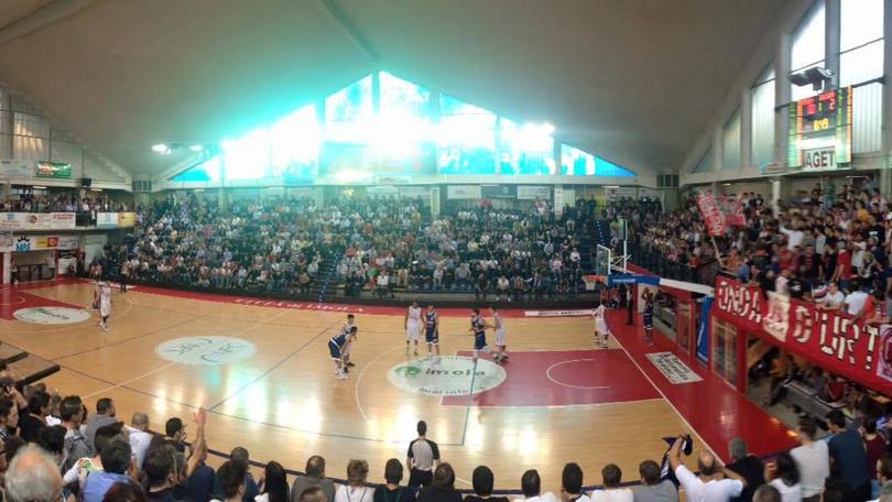Est: quattro al comando, Imola gran derby