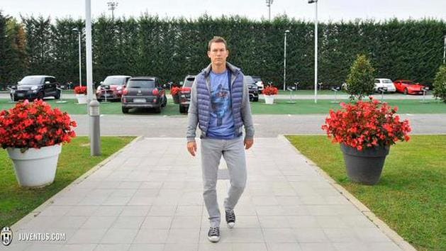 Juve, ecco Lichtsteiner 10 giorni dopo l'operazione