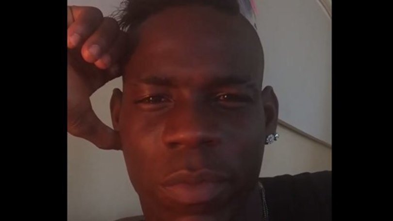 «Cosa c'è? Hai problemi?». Con chi ce l'ha Balotelli?