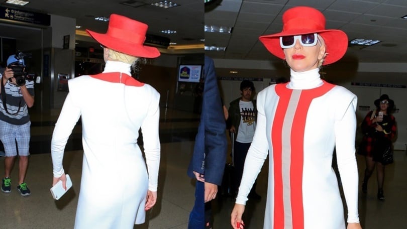 Lady Gaga, look vintage in bianco e rosso