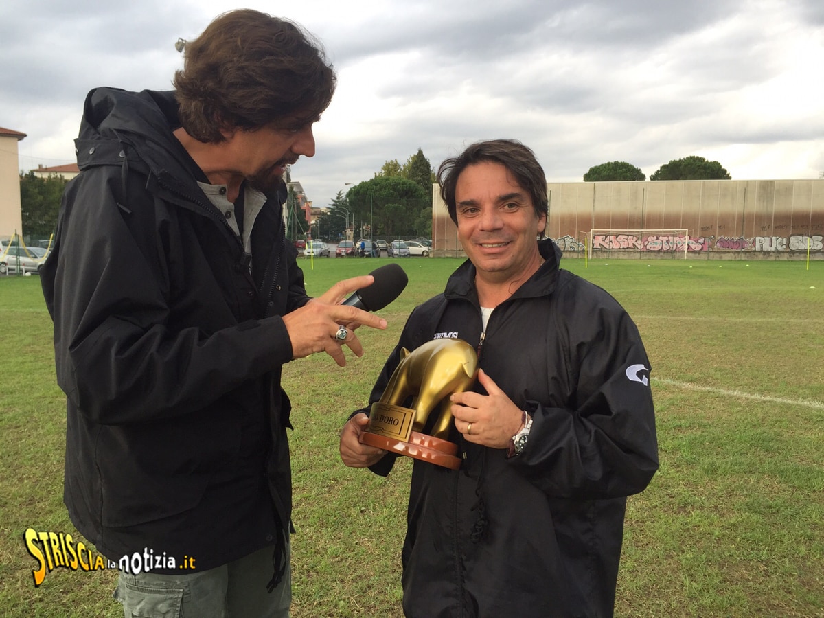 Striscia la notizia consegna il Tapiro d'Oro a Capuano