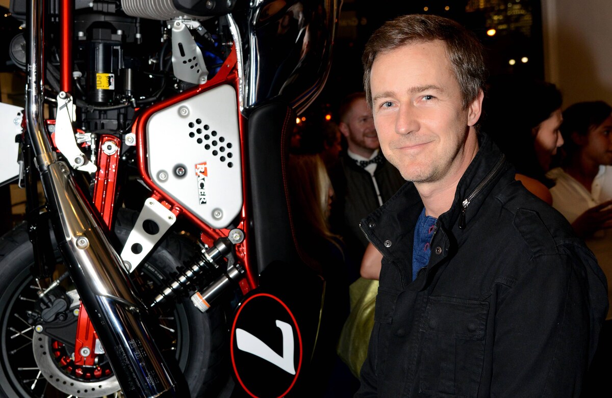 Vespa Store apre a Manhattan con Edward Norton