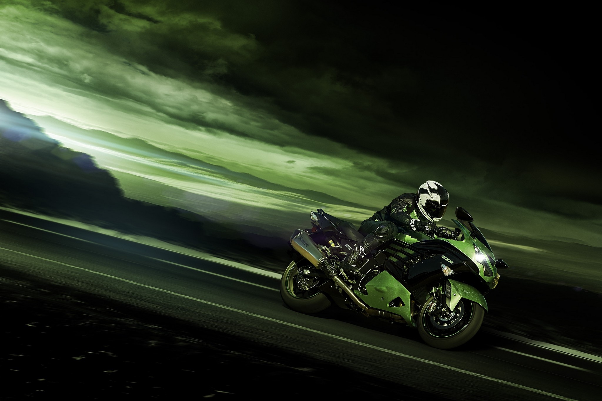 Kawasaki rinnova la sua “freccia” ZZR da 200 cv