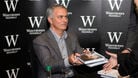 Mourinho, autografi e selfie alla presentazione del suo libro
