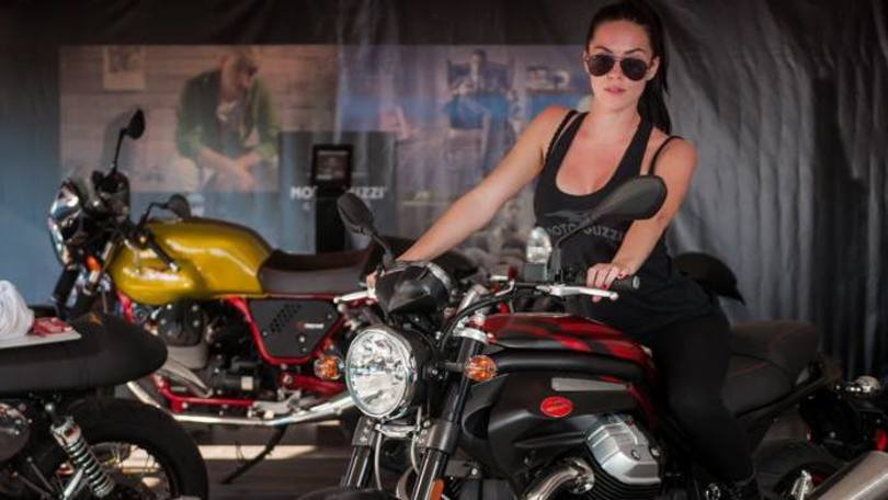 Moto Guzzi: sexy-bellezze a due ruote