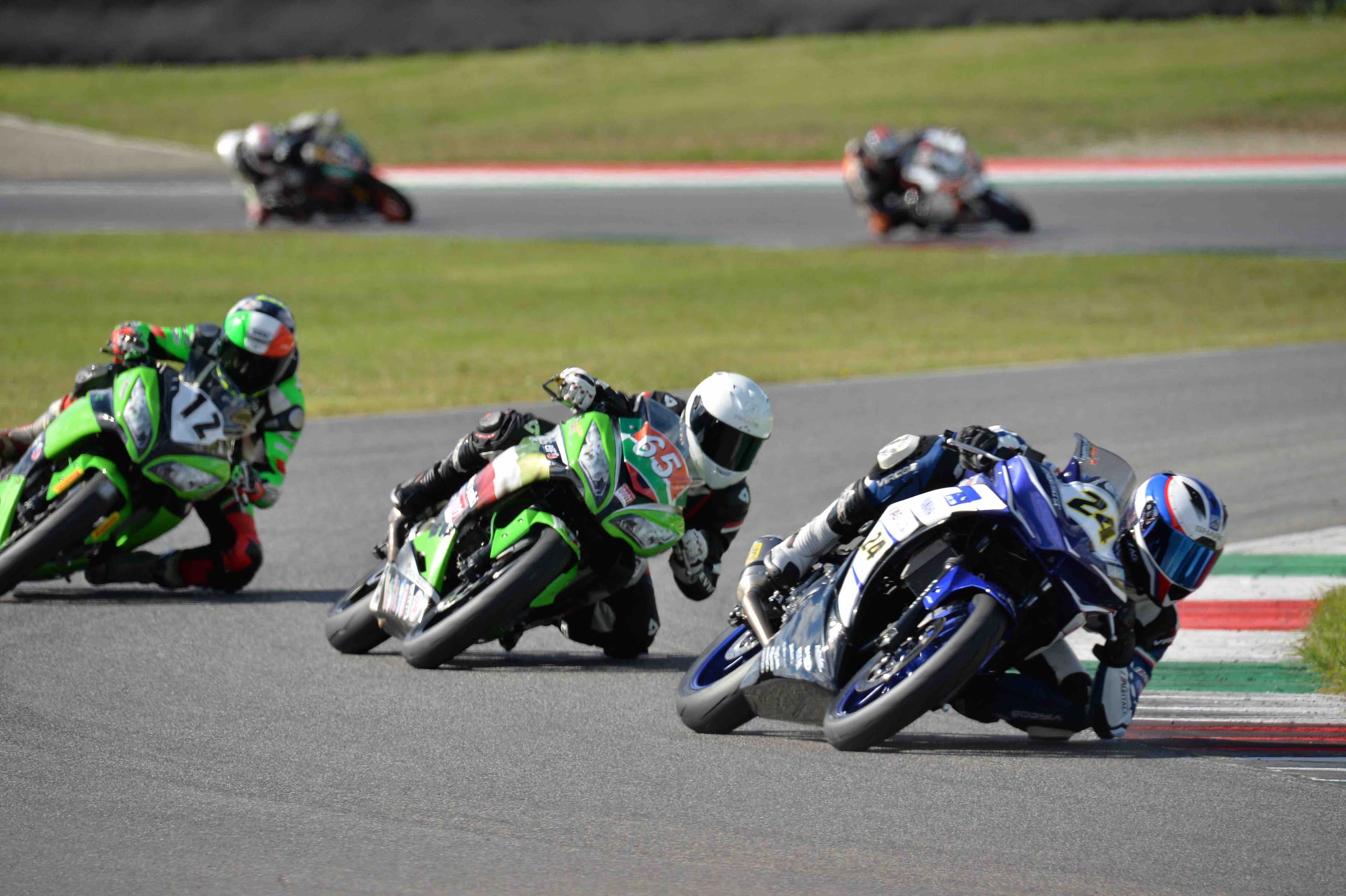 Yamaha R3: le “mini” MotoGp di Rossi e Lorenzo vanno forte