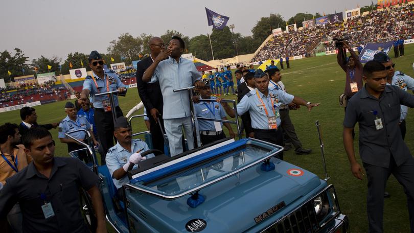 India, Pelè fatica a salire le scale