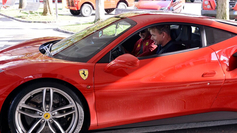 Ferrari, Gordon Ramsay scende in pista