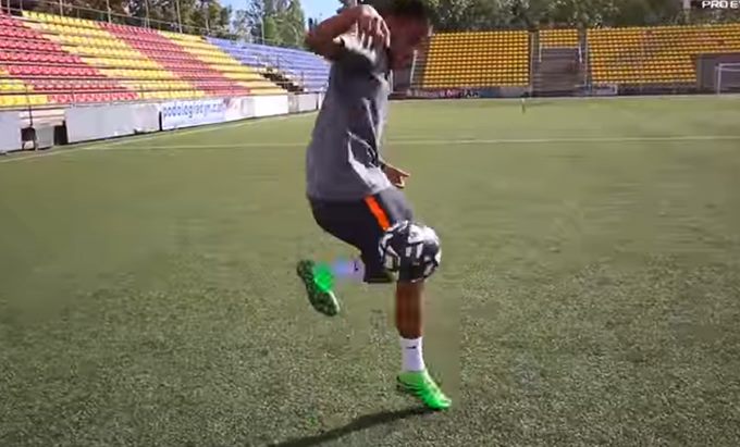 La sfida incredibile tra Neymar e i freestyler di Pes 2016