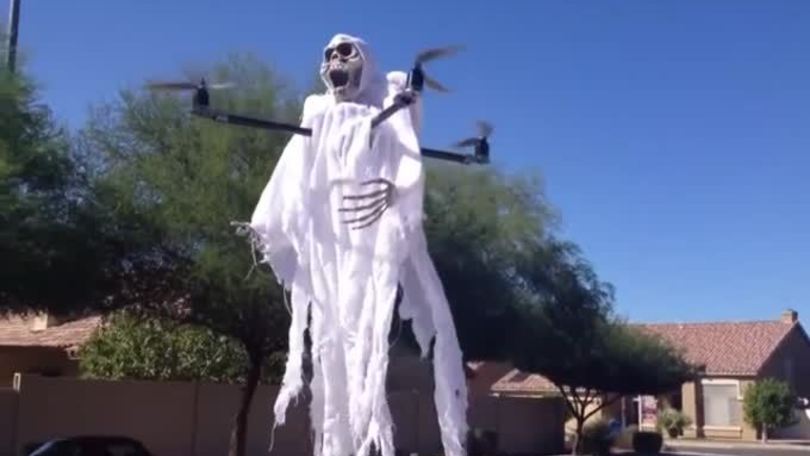 Halloween, drone fantasma vola nei cieli