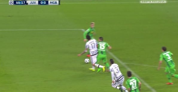 Champions League Juve, Mandzukic atterrato in area: niente rigore
