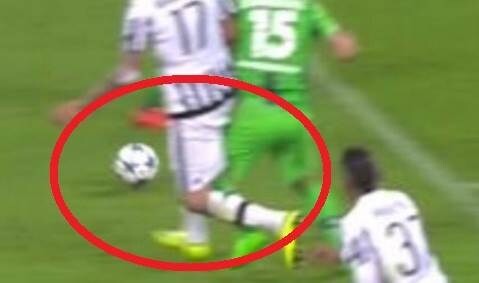 Juve, Dominguez graziato dal rosso e dal rigore