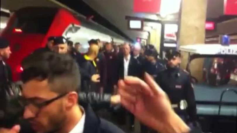 La Roma arriva a Firenze: cori per Salah