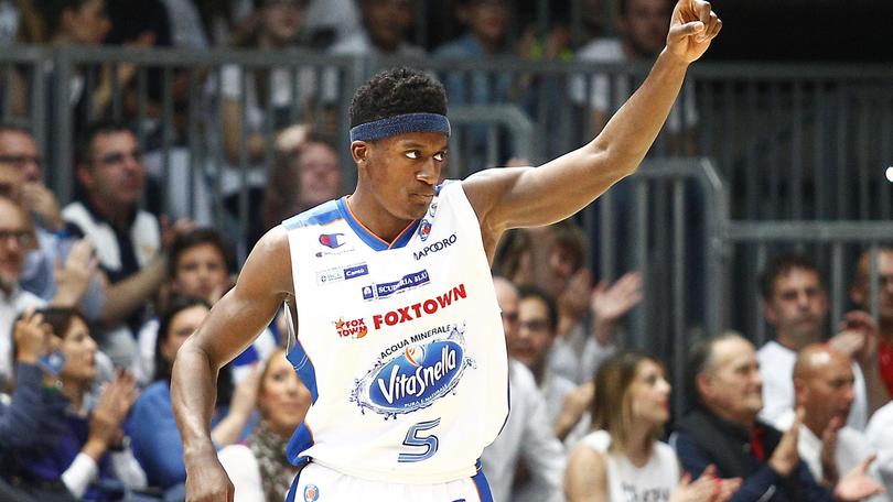 Abass salva Cantù, Trento sbanca Brindisi