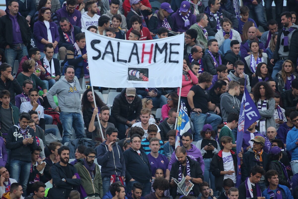 Al Franchi i tifosi della Fiorentina accolgono così Salah