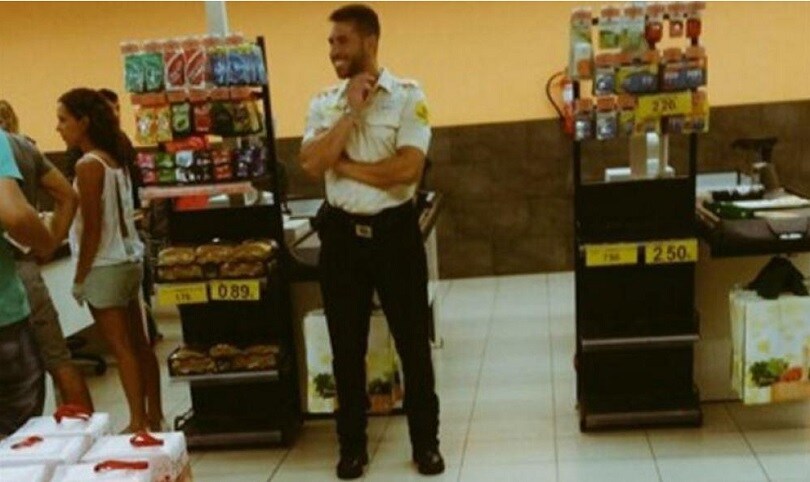 Sergio Ramos vigilante al supermarket? E' solo un sosia