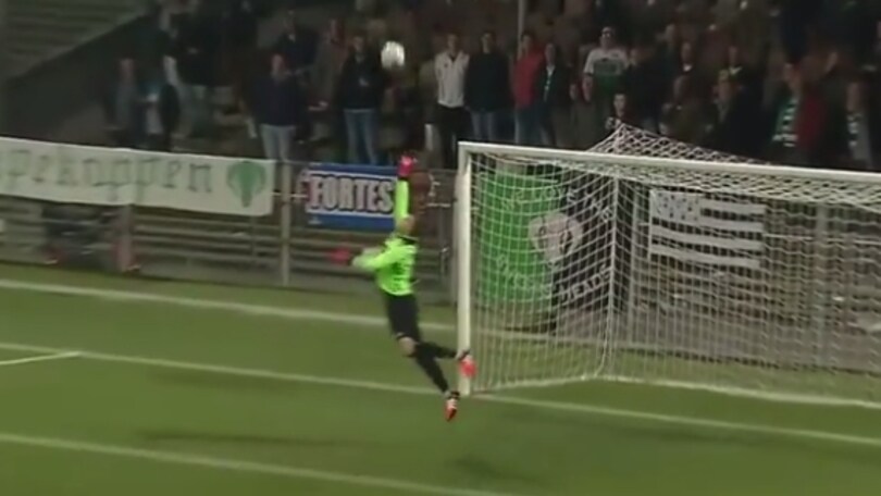 Olanda, gol pazzesco da centrocampo