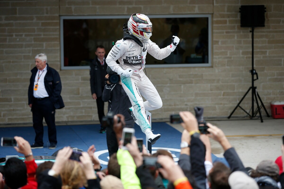 Hugo Boss festeggia Lewis Hamilton