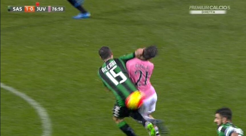 Sassuolo, vittoria con macchia: gomitata di Acerbi a Dybala