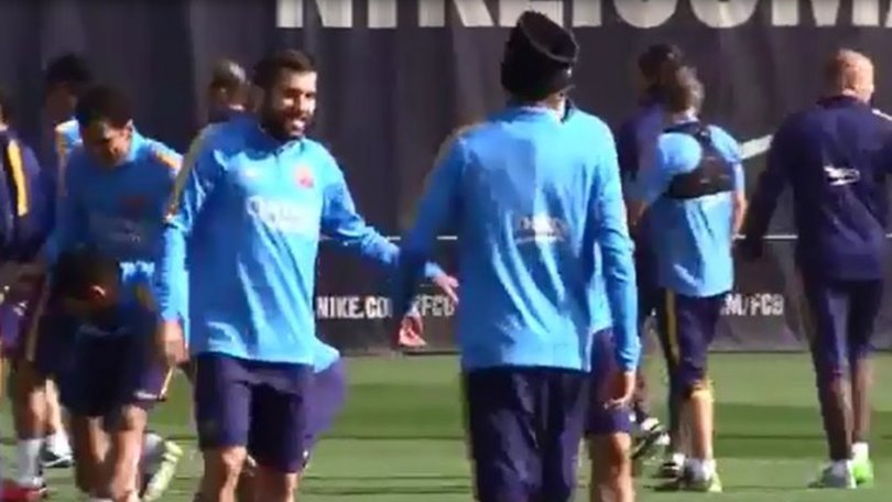 Neymar, gavettone da Jordi Alba. E lui reagisce così