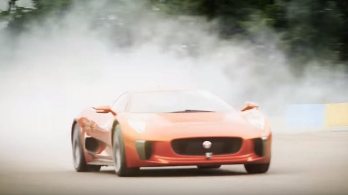 Massa si scatena sulla Jaguar di Spectre