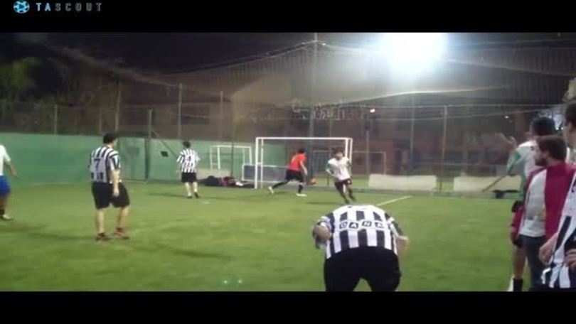 Josè, dal suo barrio cercando di imitare Neymar!