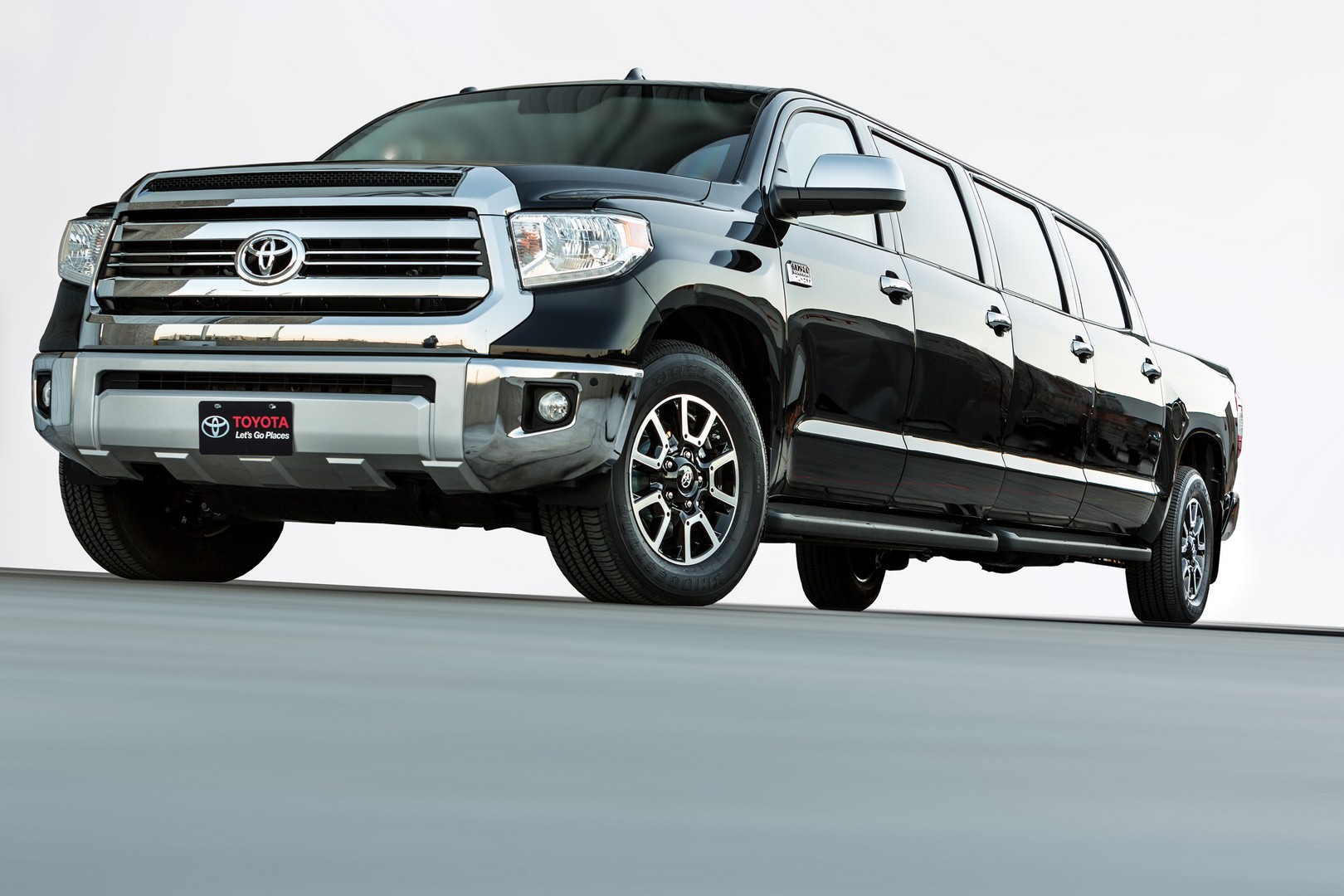 Toyota Tundrasine, la limousine pick-up da 8 metri