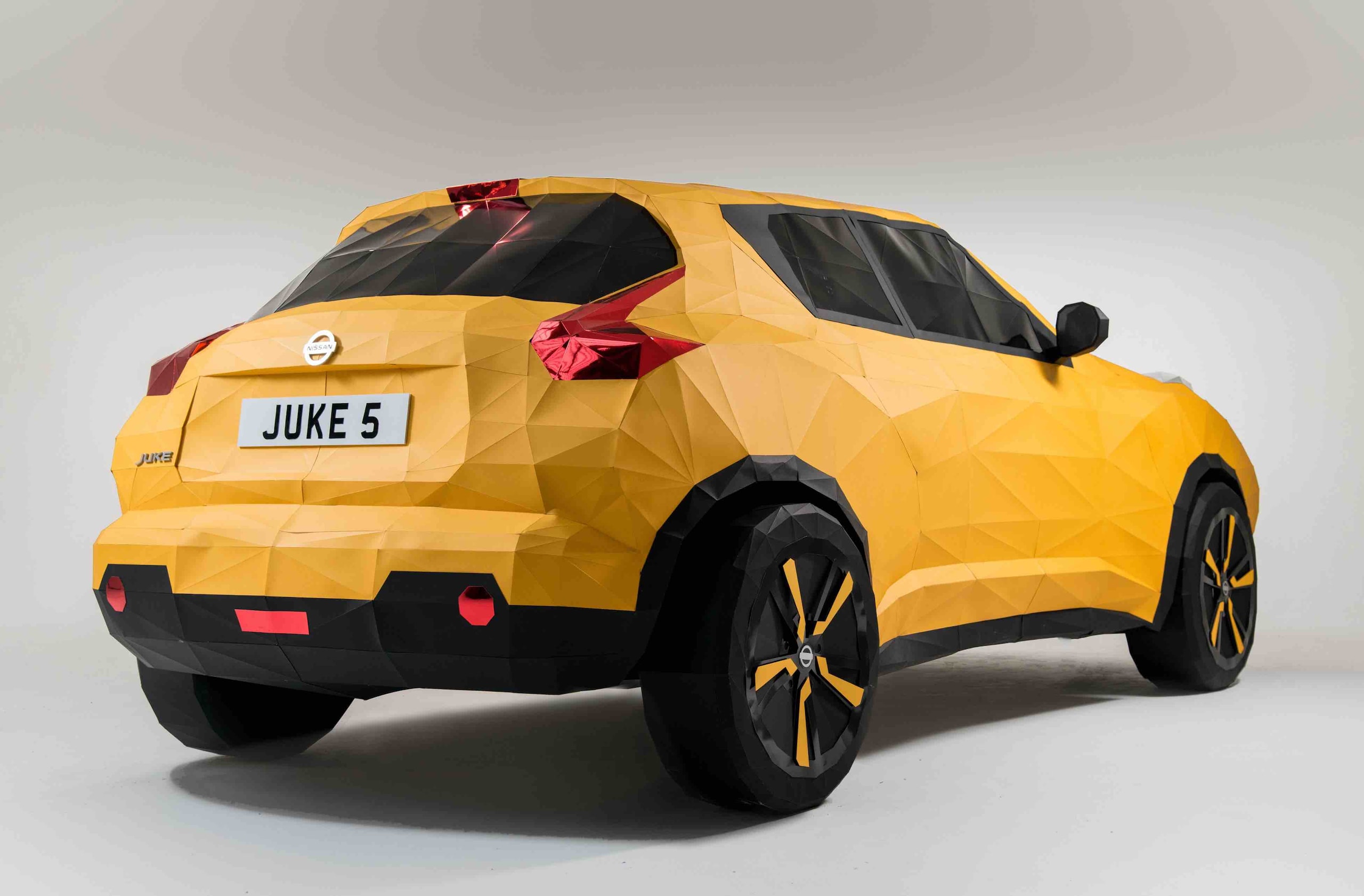 Nissan Juke è un origami: 2.000 fogli e grandezza naturale