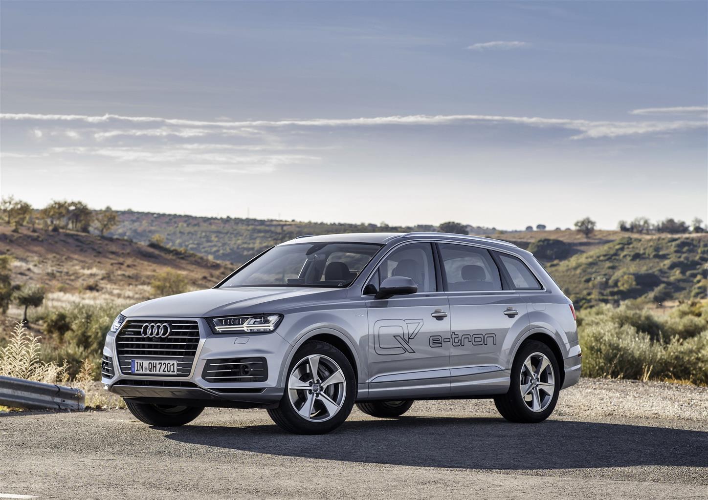 Audi Q7 e-tron, foto e prezzi del SUV ibrido