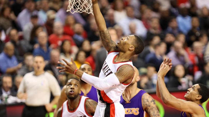 Lillard stende Gallinari, Rose strega Westbrook