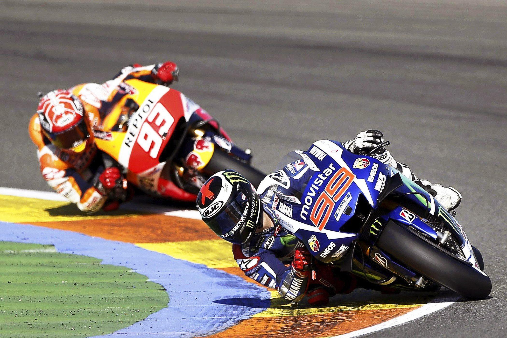 Lorenzo campione, Rossi esce tra gli applausi